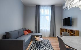 New Black & White - 2Bdr Apartment With Balcony